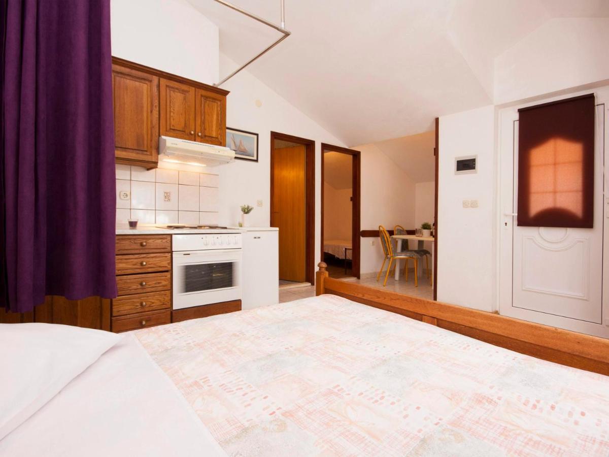 Apartments Skarpa 1601 Рогозница Экстерьер фото