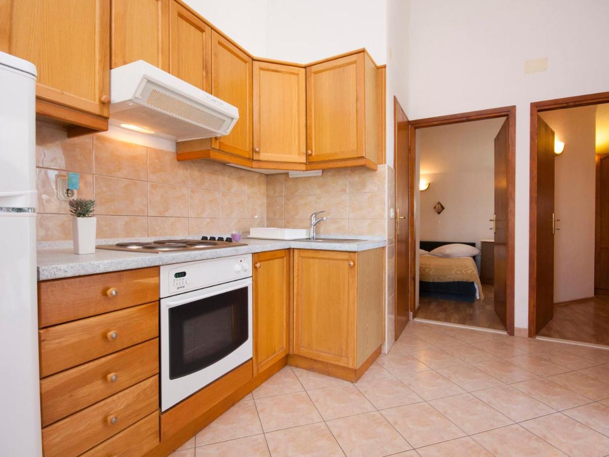 Apartments Skarpa 1601 Рогозница Экстерьер фото