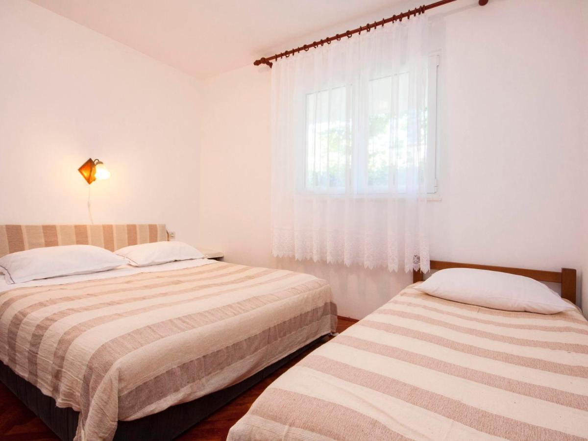 Apartments Skarpa 1601 Рогозница Экстерьер фото