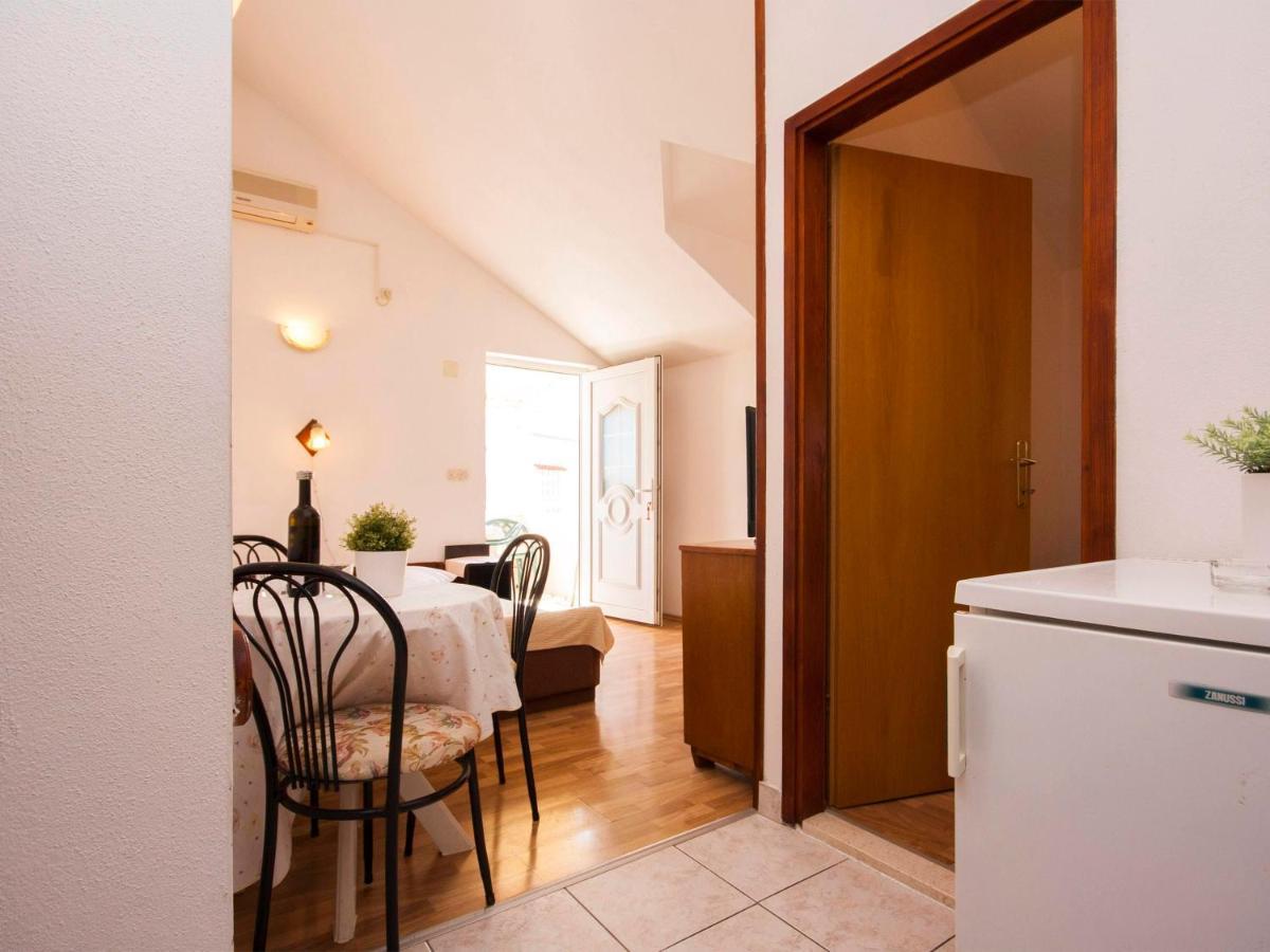 Apartments Skarpa 1601 Рогозница Экстерьер фото